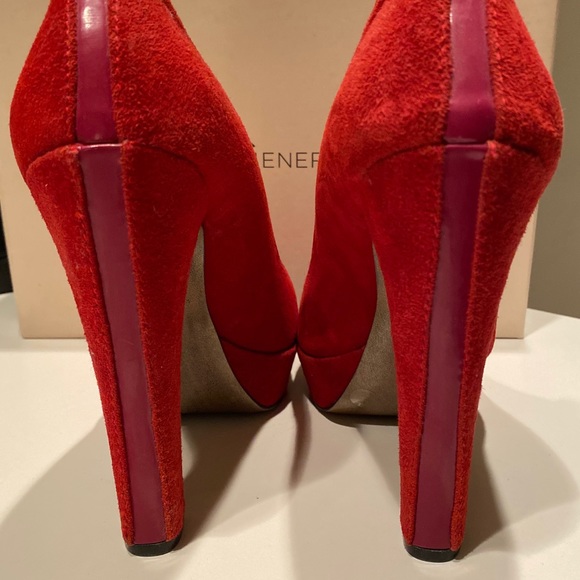 High Heels - Picture 2 of 4